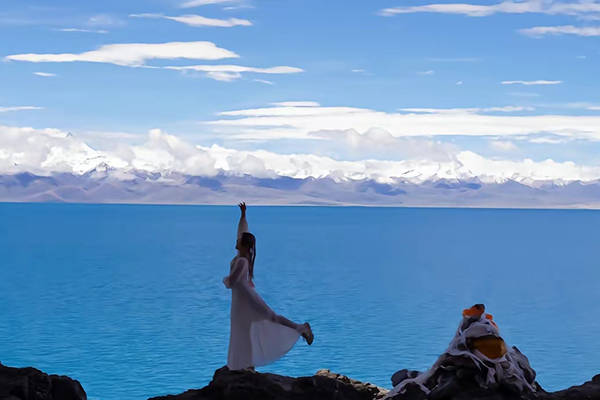 和朋友去西藏旅游10天报团需要多少钱？跟团到拉萨十天路线怎么玩？