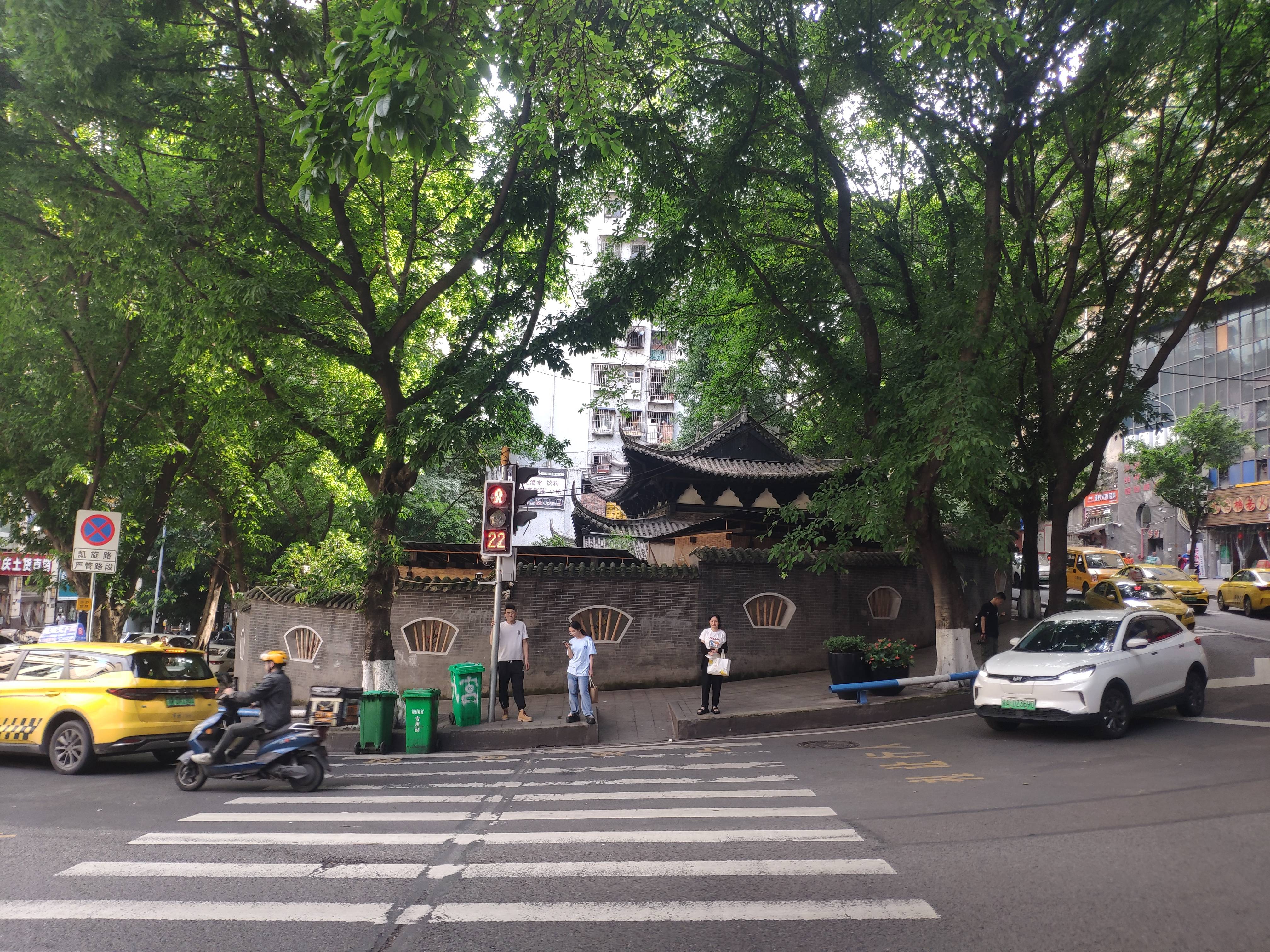 重庆现最古老的木质建筑物 700年历史的道观隐于闹市之中