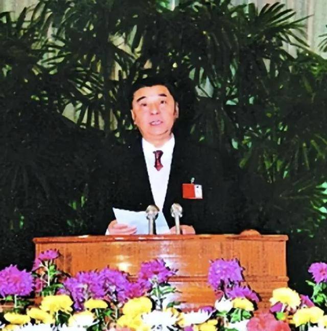 他曾直接从县委书记一跃成广东省委书记,成绩斐然,活到了76岁