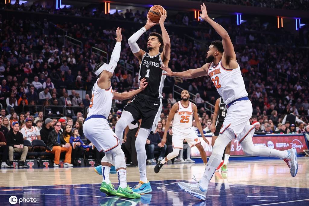 布里奇斯41分文班空砍42+18 圣诞大战尼克斯胜马刺 布里奇斯41分文班空砍42+18 圣诞大战尼克斯胜马刺