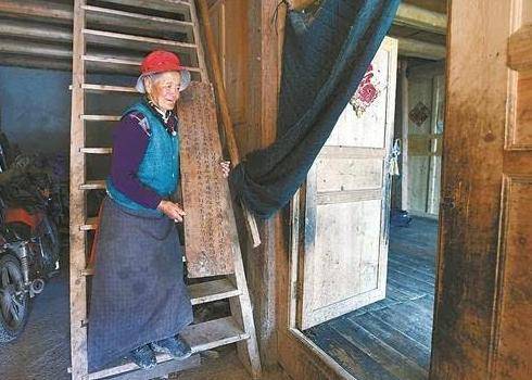 PG电子app家中找到奇怪木牌竟是80年前红军留的借条现在还能用吗(图1)