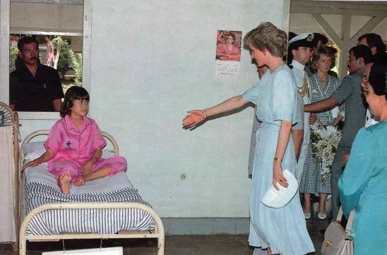 Ӣ�����������ȣ���������Ϊ�α��ơ�ƽ�񡱣�Ӣ���ˣ���������ǿ