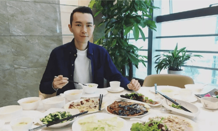 辈子没有吃过肉他父母都是素食者引热议麻将胡了241岁方大同去世真相！他一(图6)