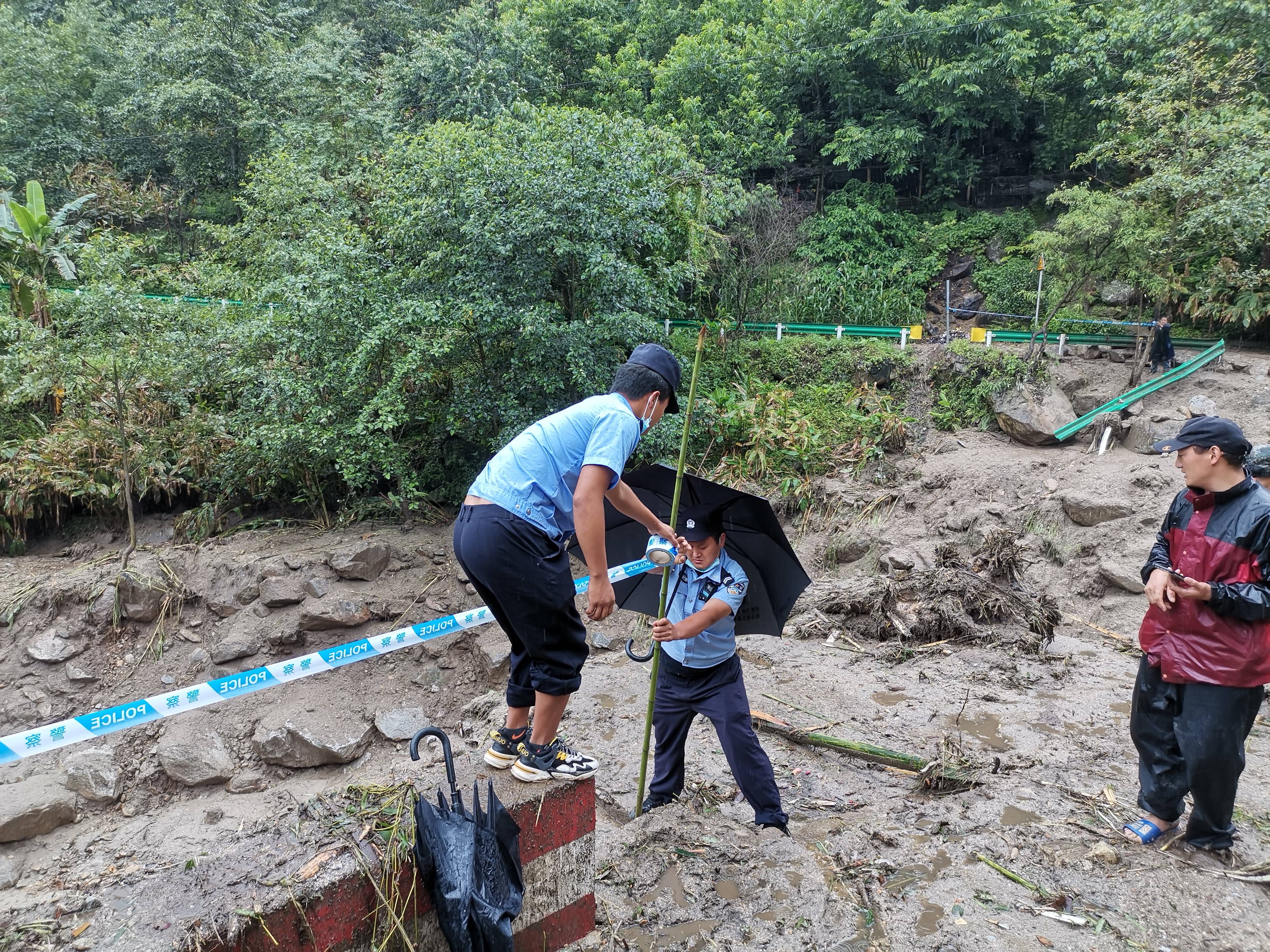 传承雷锋精神 践行初心使命——鹿马登所用心用情点亮为民星光