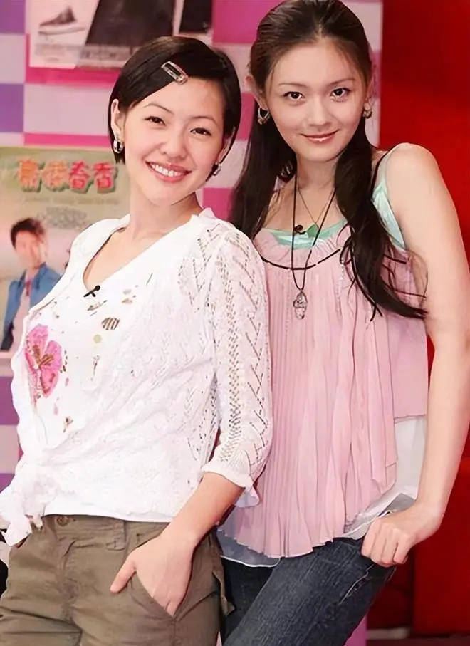 大S去世后小S首度发文 晒姐妹牵手照令人动容