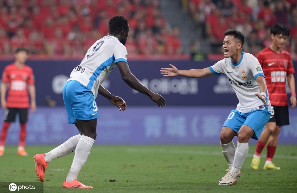 掉队！中超-费利佩破僵阿齐兹扳平 10人蓉城1-1西海岸