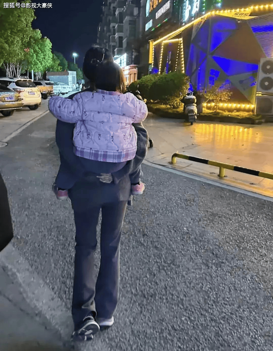 44岁柳岩回湖南衡阳老家探亲，柳岩哥哥罕见露面，祖宅典雅温馨！