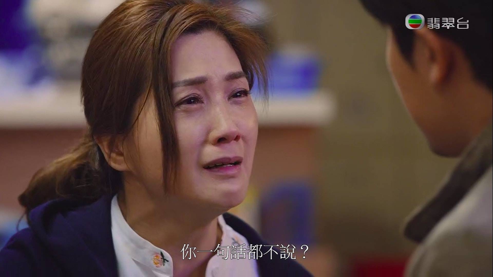 58岁香港女星三度流产，自爆膀胱撕裂致不孕，曾劝武警老公找外遇