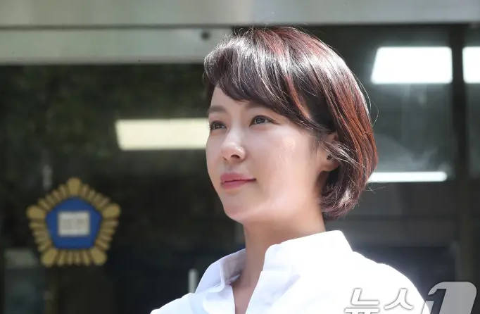 韩国女星黄正音贪污公款43亿 今天出席庭审被求刑3年