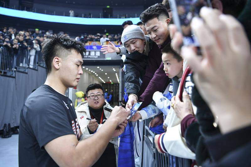 媒体人：赵睿并非主动想离队加盟北京 新疆得到满意回报