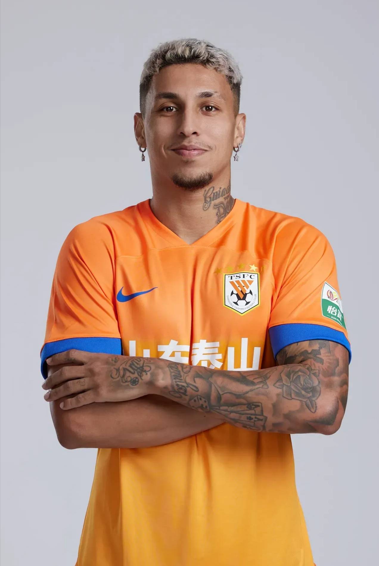 原创             克雷桑：从中超第一外援到国足归化希望，29岁锋霸的华丽蜕变