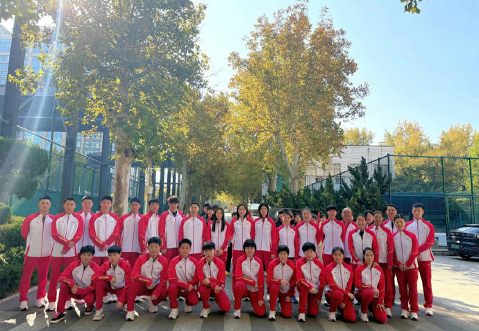 陈梦身穿山东省队颁奖服出发全运会：澳门见