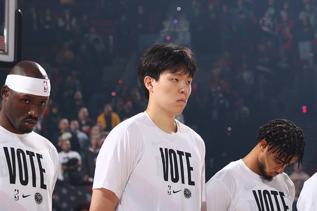 杨瀚森未登场艾顿29+10 湖人BIG3全歇击败开拓者