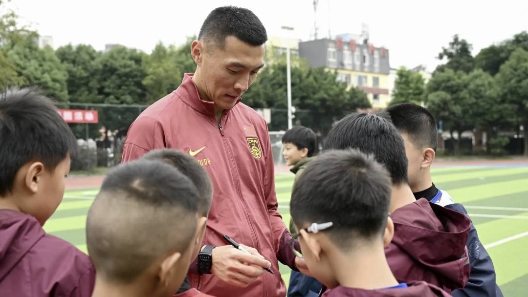 国足福星、金玟哉的良师、保护性接应缔造者任国足U22助教！足球直播-NBA直播_英超_世界杯体育【超清在线观看】