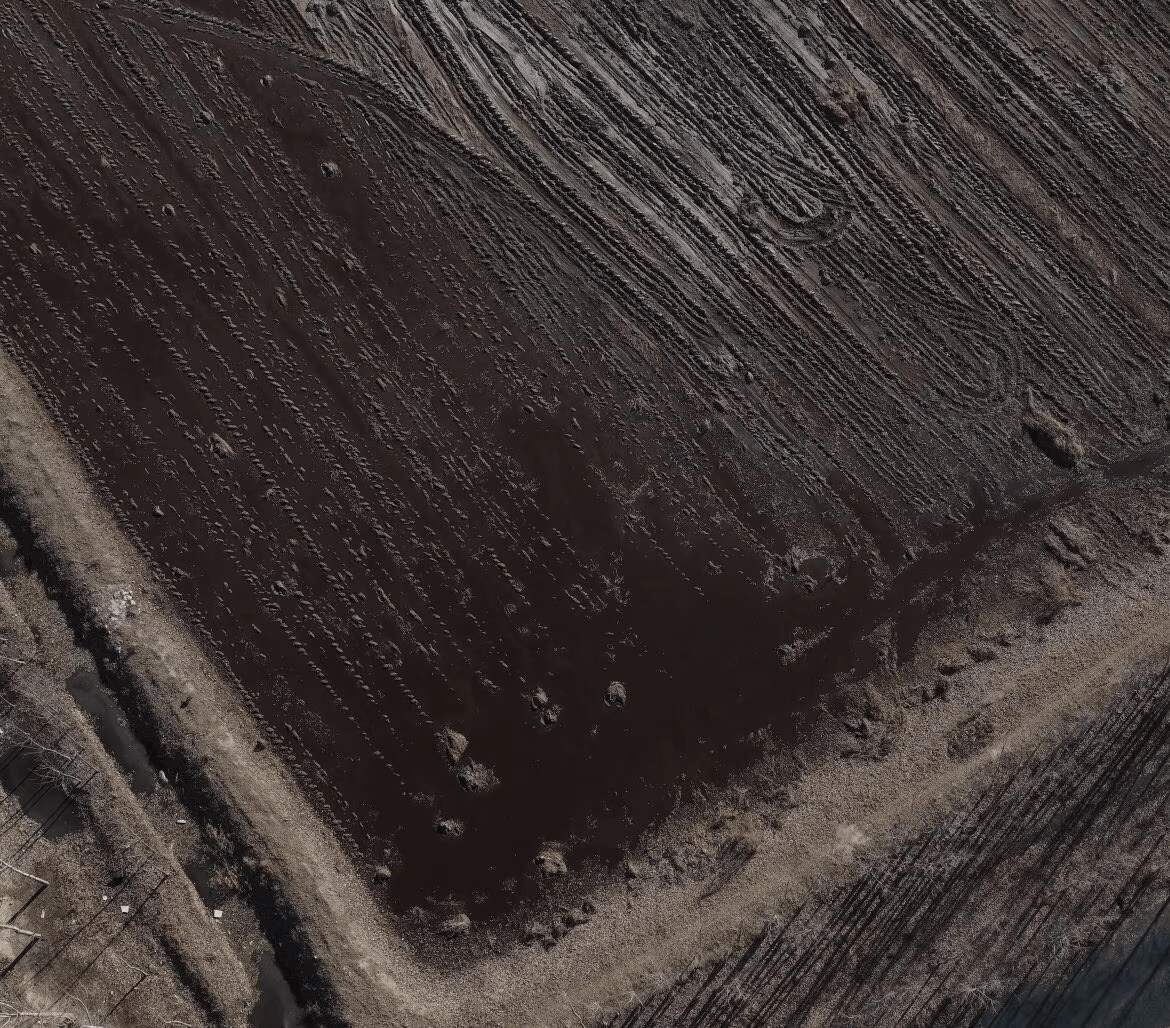 唐山市丰润区:一企业厂区北侧耕地上“存放”大量沼液 唐山市丰润区:一企业厂区北侧耕地上“存放”大量沼液