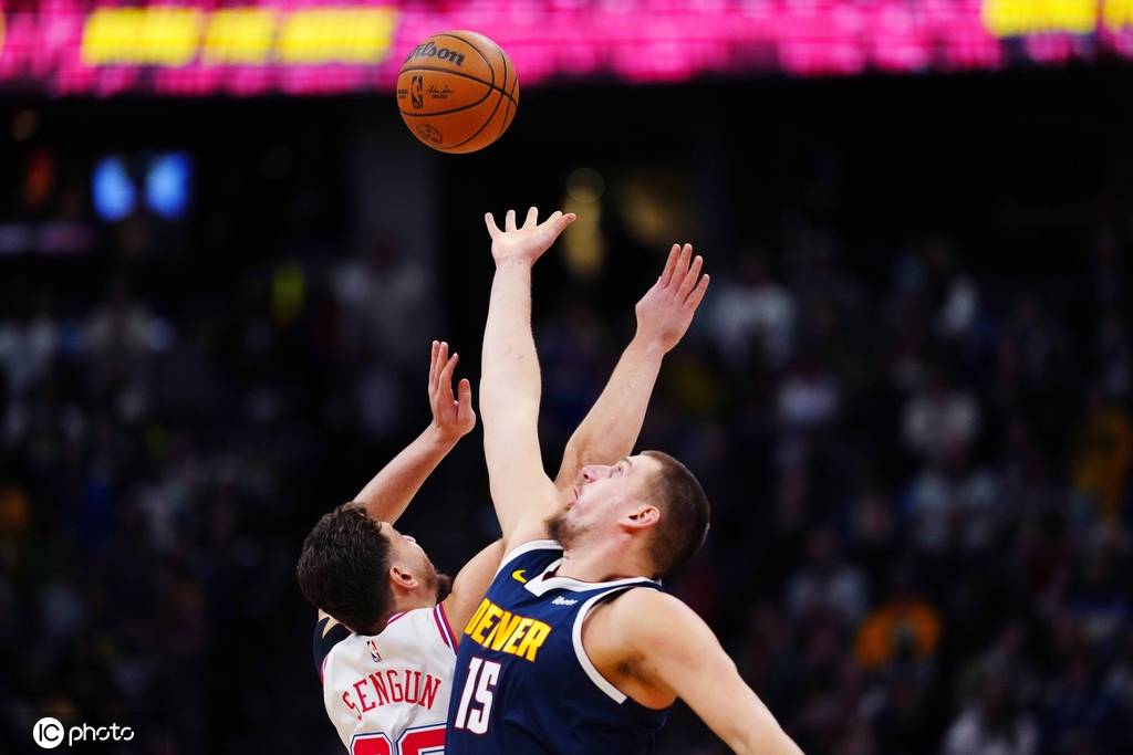 掘金火箭二番战戏剧性拉满 约基奇拼到6犯力保胜利