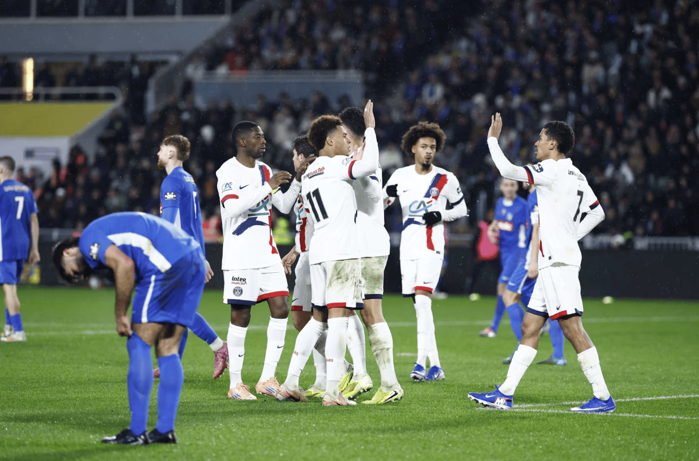 法国杯-拉莫斯两球登贝莱传射杜埃破门 巴黎4-0进32强