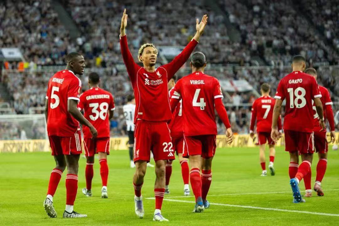 英格兰足球超级联赛39分领跑+5000万转费会悬念！英超冬夜炸锅谁能挺到春天？