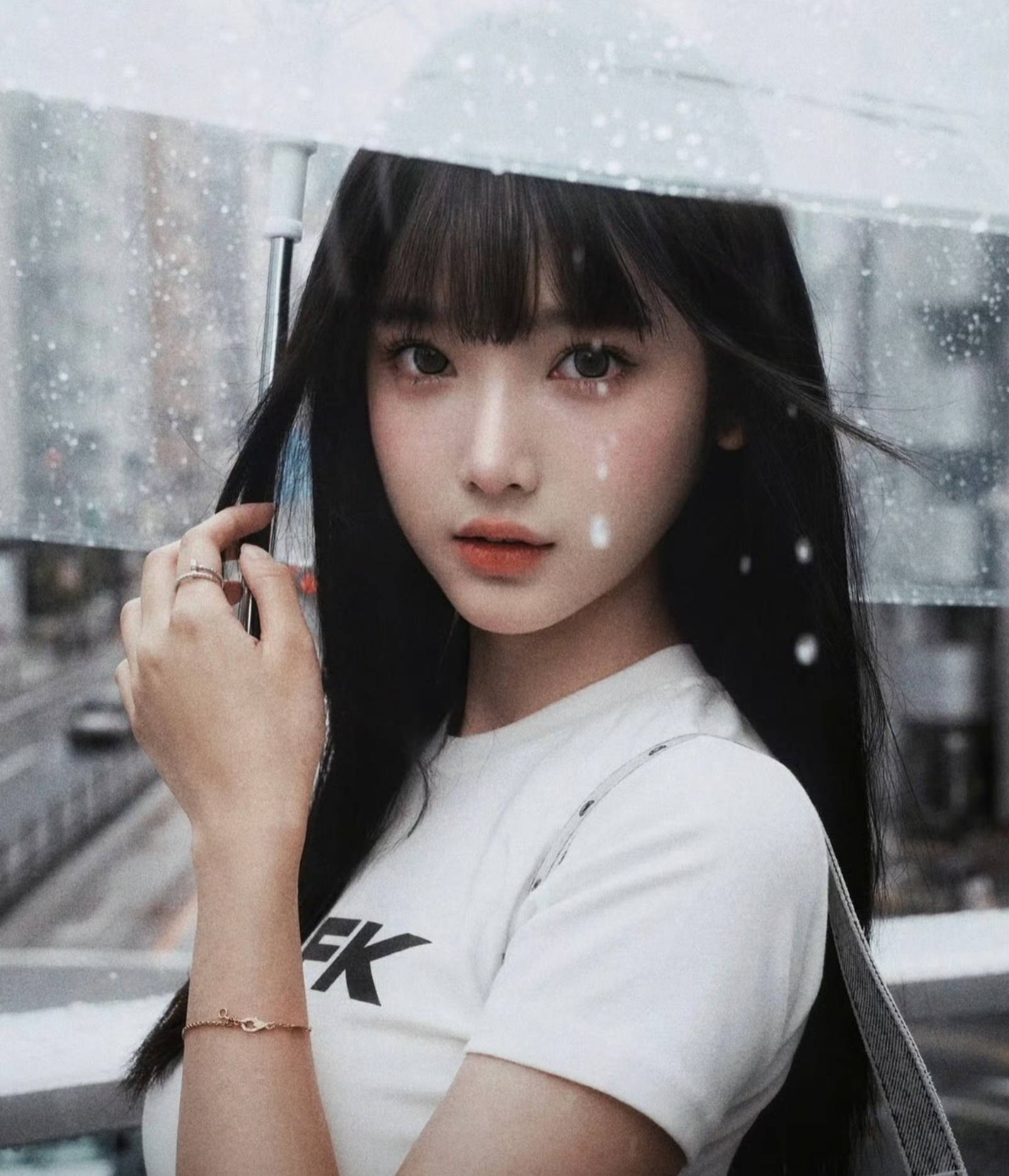 林俊杰女友七七颜值火出圈!AI建模脸撞脸芭比,21岁年龄差吵翻全网