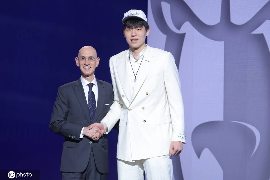 杨瀚森来了东契奇走了 NBA的2025年活人感拉满