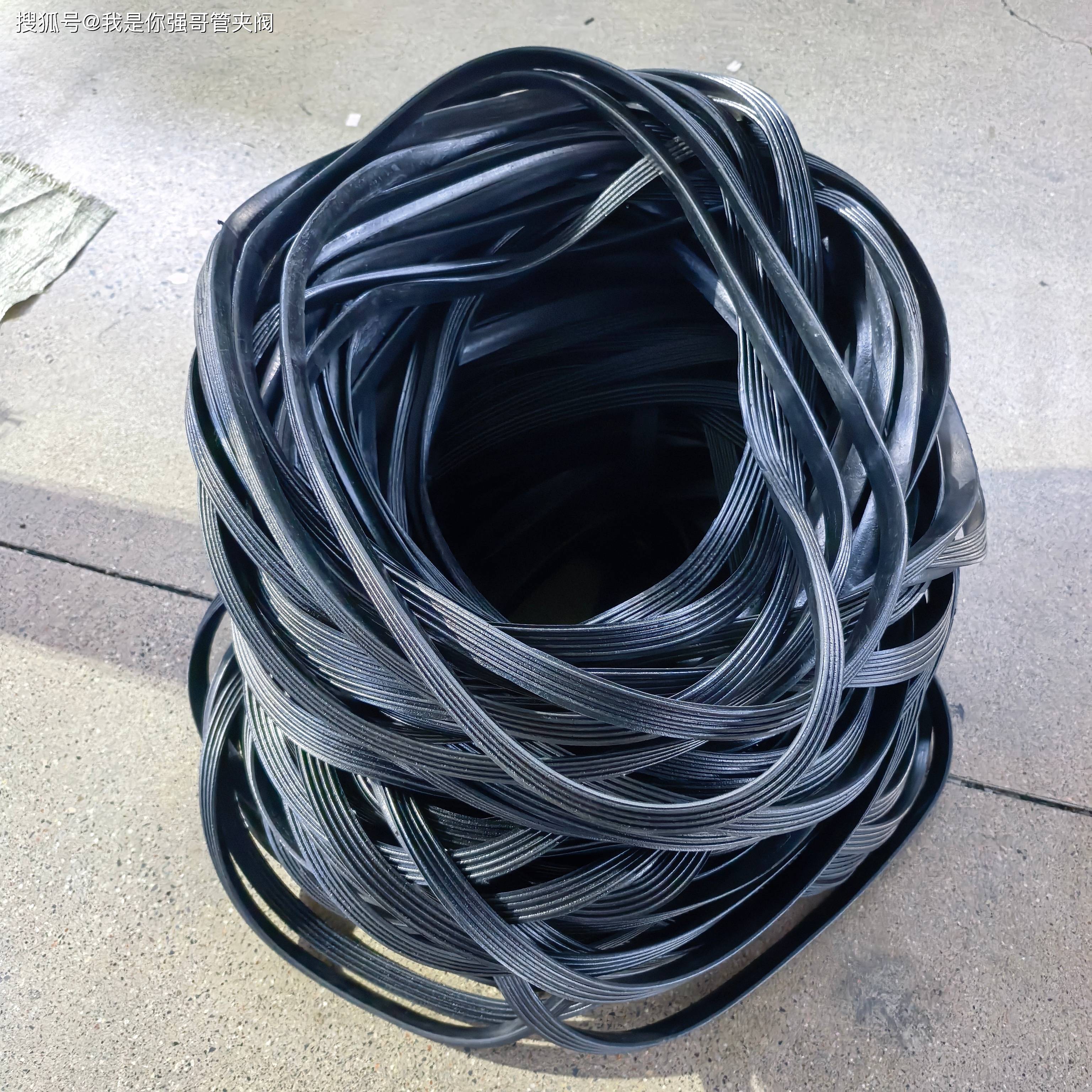 圈老化快?揭秘延长使用寿命的4大秘诀!尊龙凯时·中国网站2026年水泥管橡胶(图1) 圈老化快?揭秘延长使用寿命的4大秘诀!尊龙凯时·中国网站2026年水泥管橡胶(图1)