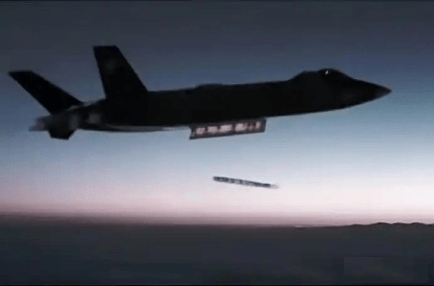 不是PL-15，也塞不进PL-17？歼-20发射神秘“光杆”导弹，破解一个世界难题