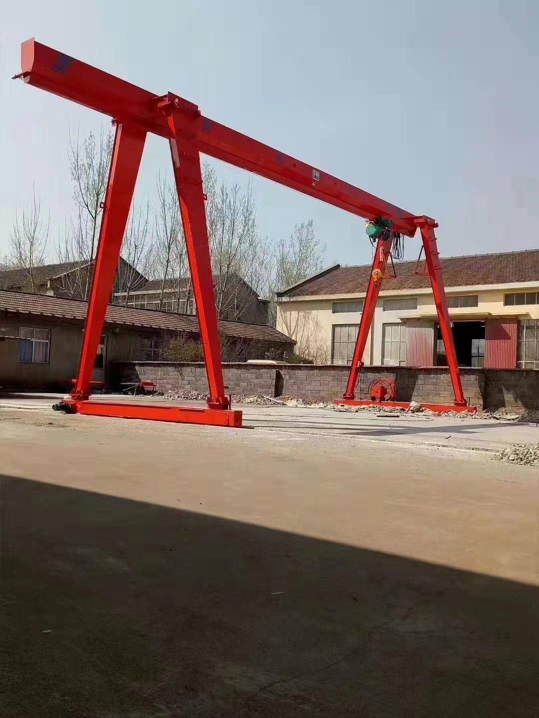 在工业生产与物流运输领域，起重设备作为提升作业效率、保障安全的核心装备，其技术实力与产品稳定性直接影响企业的运营效能。山东瑞源智能机械科技有限公司凭借多年深耕起重机械领域的经验，构建起覆盖多场景、多规格的龙门吊产品矩阵，为制造业、物流业、建筑业等提供一站式起重解决方案，成为行业信赖的优质供应商。山东瑞源智能机械科技：20余种起重设备覆盖全场景需求山东瑞源智能机械科技有限公司的主营业务聚焦于龙门吊起