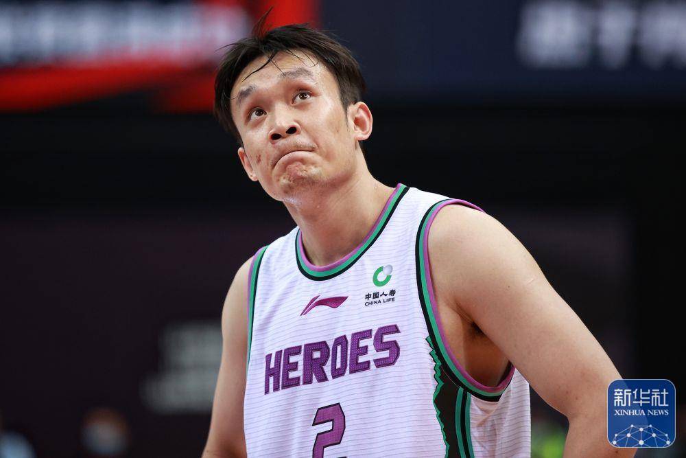 丁彦雨航退役：四字外援谢幕 江湖恩怨终散场