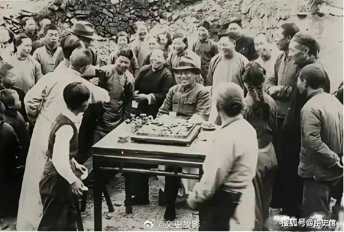 
        老照片：1949年，蒋介石在大陆的最后一次回乡，名为省亲归隐实则幕后遥控指挥