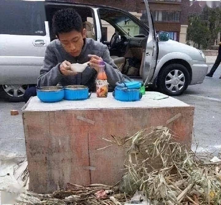 2000年，江苏单亲妈妈收养16岁孤儿，15年后账户里突然多出上千万