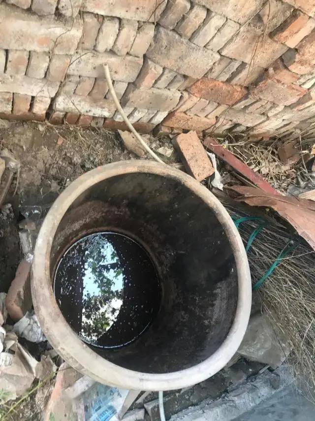 4岁女童被投入粪坑窒息而死,那个残忍的凶手,不用坐牢