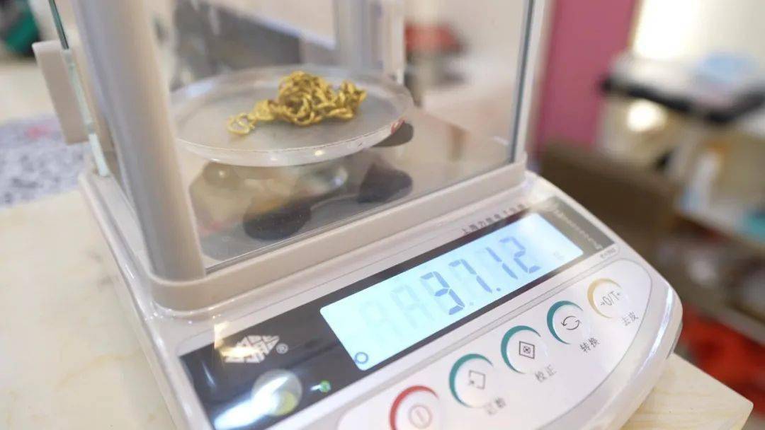 【我金子呢？】戴手上一年少一克？