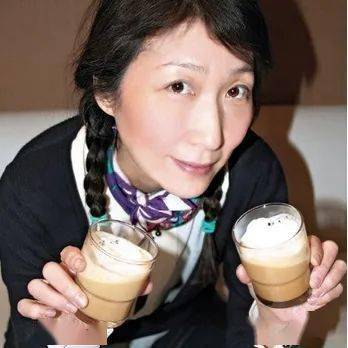 《蒙娜丽莎的眼泪》原作者去世，她是张信哲的伯乐，为何巅峰期隐退？