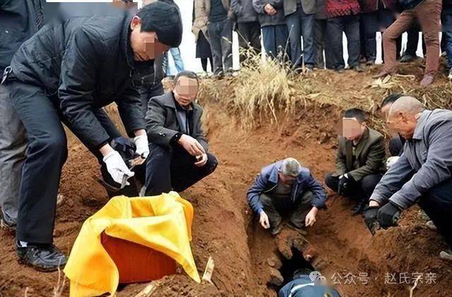 梦境的深度探索，求解梦梦见给死去爷爷挖坟移棺的心理解析