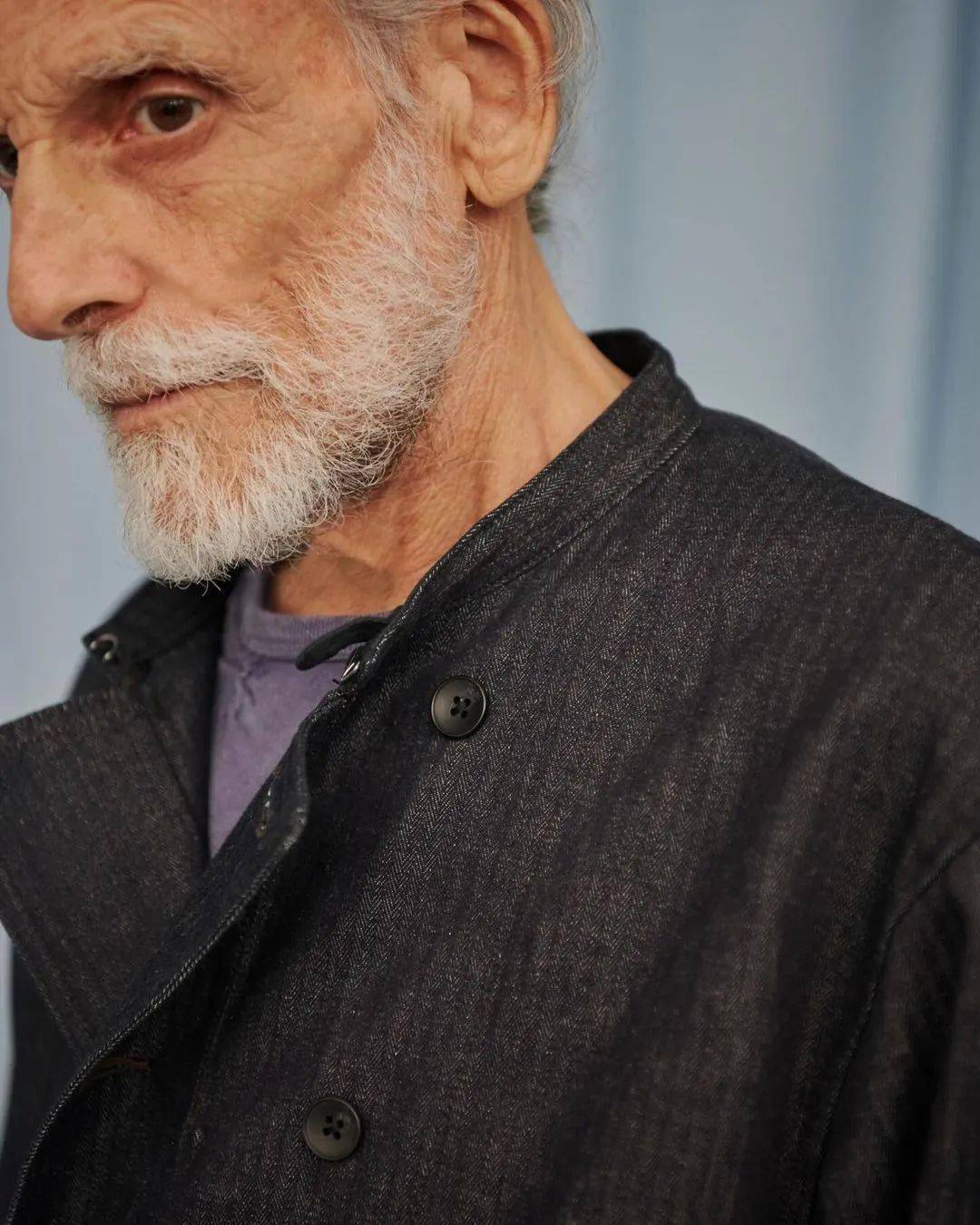 70岁的老人,成了日本最火的模特?-日本老年人的穿着打扮图片