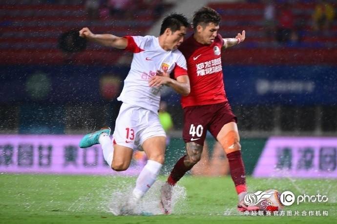 奥斯卡点球一蹴而就 上海海港客场1-0击败河南队