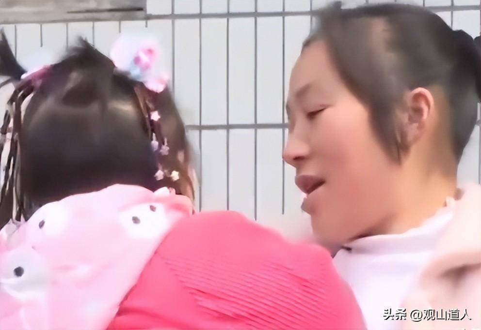 湖南40岁产妇生下独眼宝宝，天生一只眼，为救女儿母亲为其捐眼