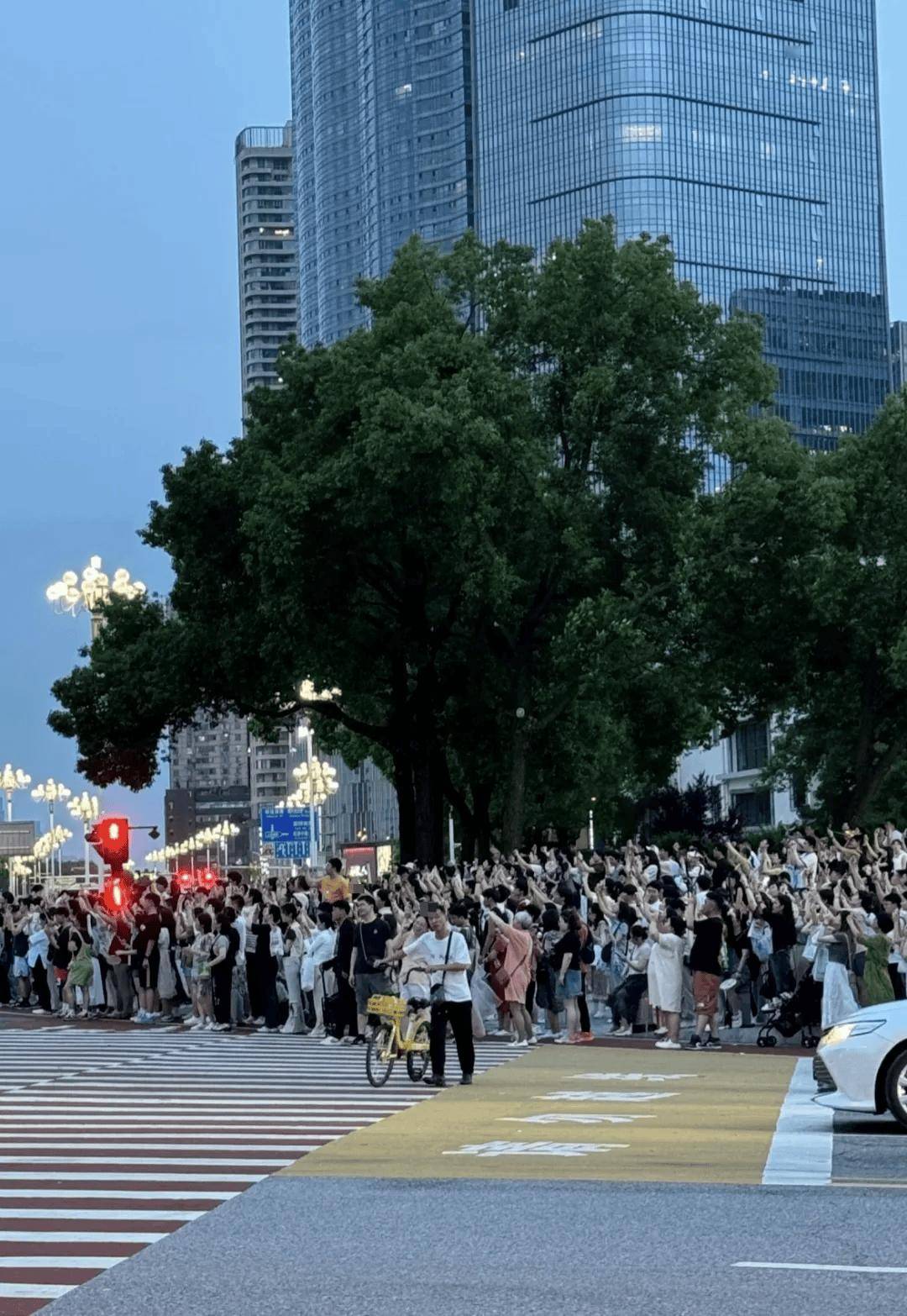 南方周末:老奇人香港资料大全免费老奇-城市：在这场论坛，聆听城市更新的前沿理念与实践案例  第2张