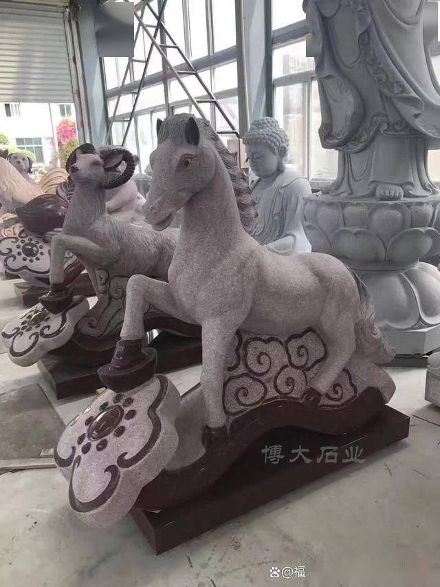 ng28平台石雕十二生肖在公共空间中的布局策略？(图1)