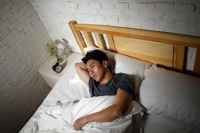 梦境解析，老公梦见自己生病卧床，背后的深层含义与心理暗示