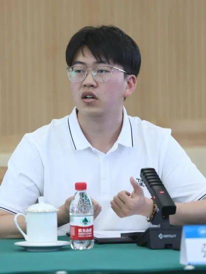 青春担当、逐梦远航!党委书记赵长禄、校长王云鹏与毕业生代表座谈