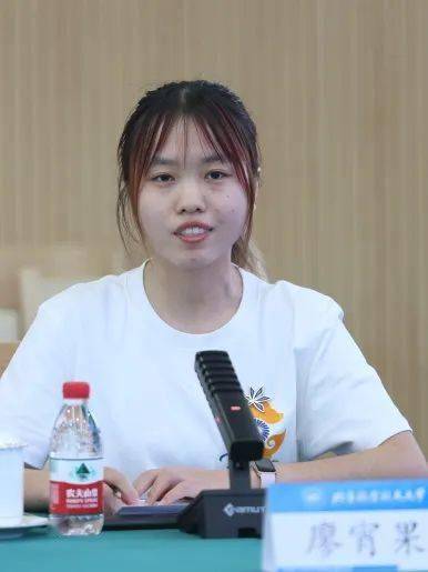 青春担当、逐梦远航!党委书记赵长禄、校长王云鹏与毕业生代表座谈