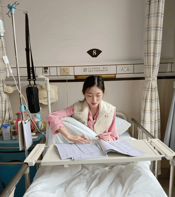 考上山东大学3个多月后确诊胃癌晚期，抗癌博主“亮晶晶的雯仔”去世，年仅20岁