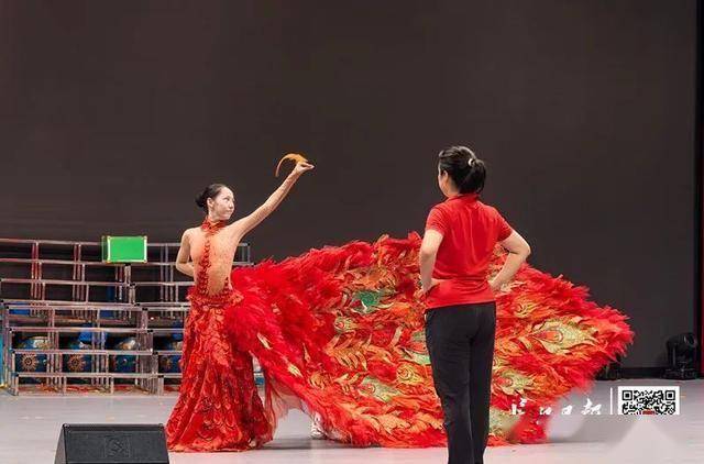 武汉21名学生登上央视！震撼全网