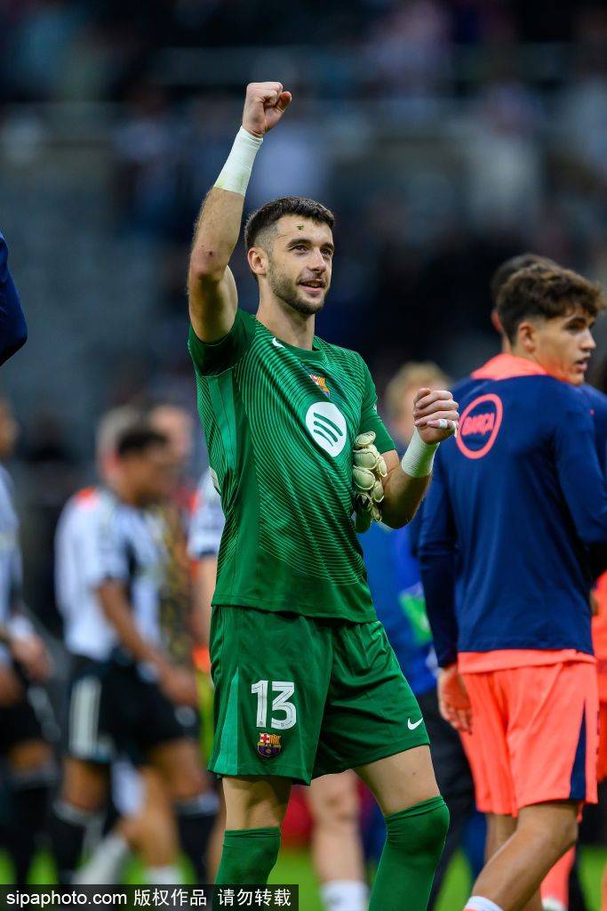 巴萨对决巴黎：20亿欧元豪门碰撞，谁能称霸欧洲？