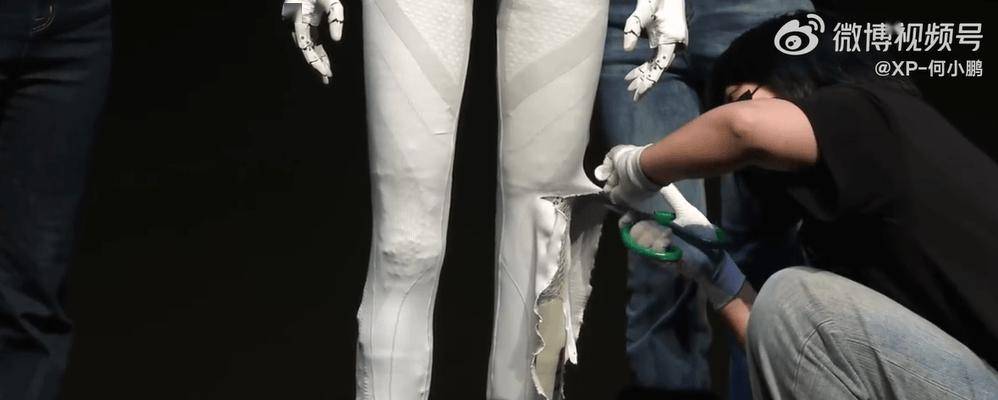 人形机器人里藏真人?何小鹏哽咽再辟谣:大家不敢信它来自中国公司!希望这是最后一次证明机器人是它自己……