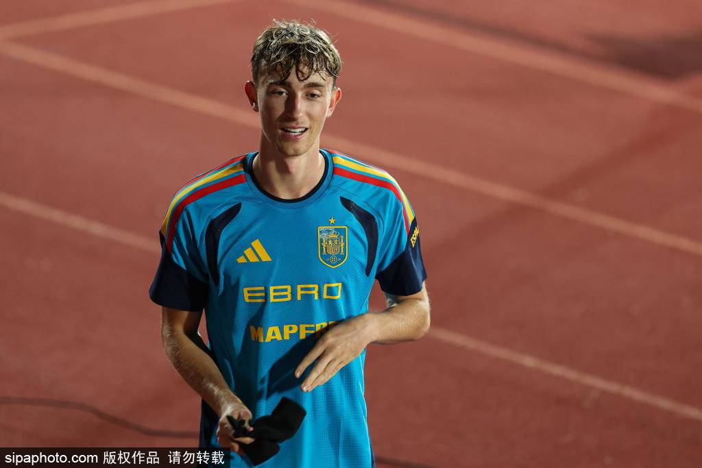 阿莱克斯：西班牙本该获胜，创造出很多机会但也给了对手反击空间