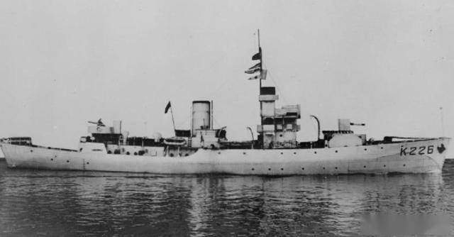 空中与水下的意外邂逅：飞艇对抗潜艇的真实故事