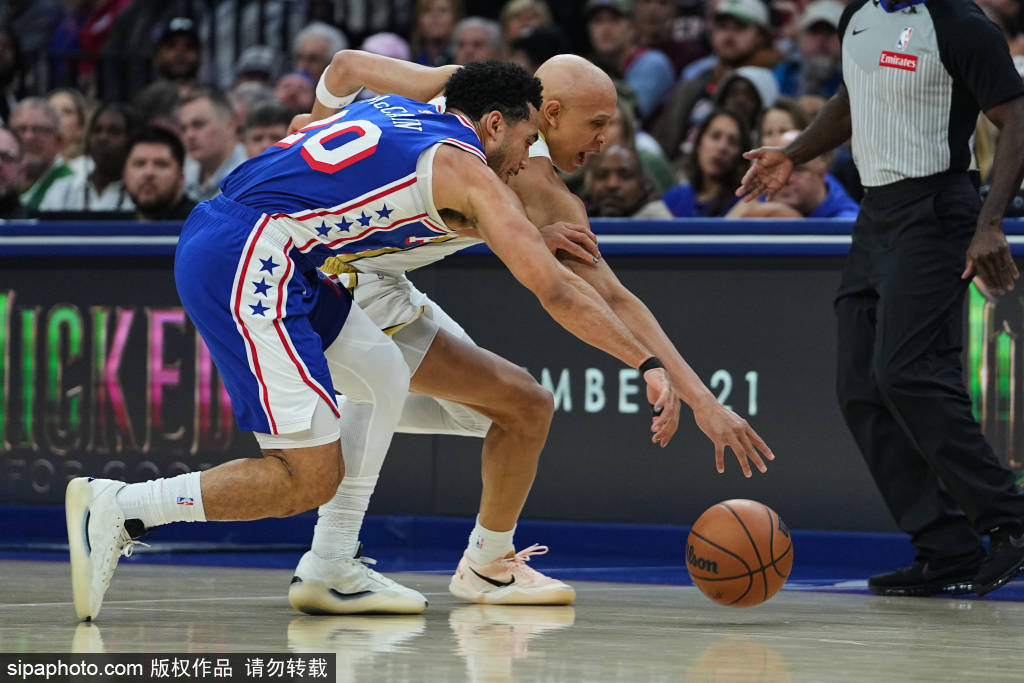 鲍威尔与韦尔联手助热火四连胜，127-117力克76人