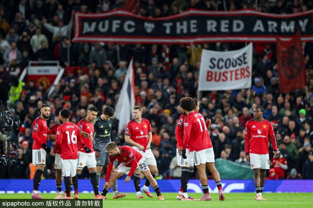 埃弗顿更衣室如何应对“疯狂”红牌？莫耶斯的半场训话成关键